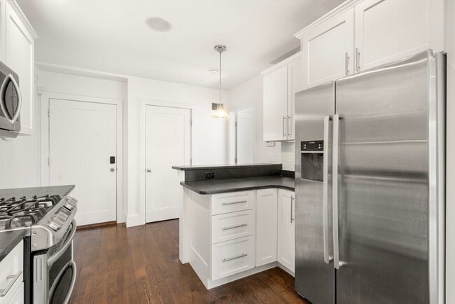 12 Mohawk St, Unit 3 in Boston, MA - Building Photo - Building Photo