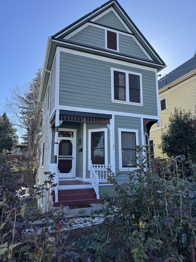 property at 421 W Main St