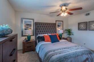 Sunset Shadows in Houston, TX - Foto de edificio - Building Photo