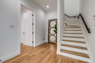 2714 N Carroll Ave, Unit 101 in Dallas, TX - Building Photo - Building Photo