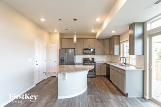 10074 Zeno St in Commerce City, CO - Foto de edificio - Building Photo