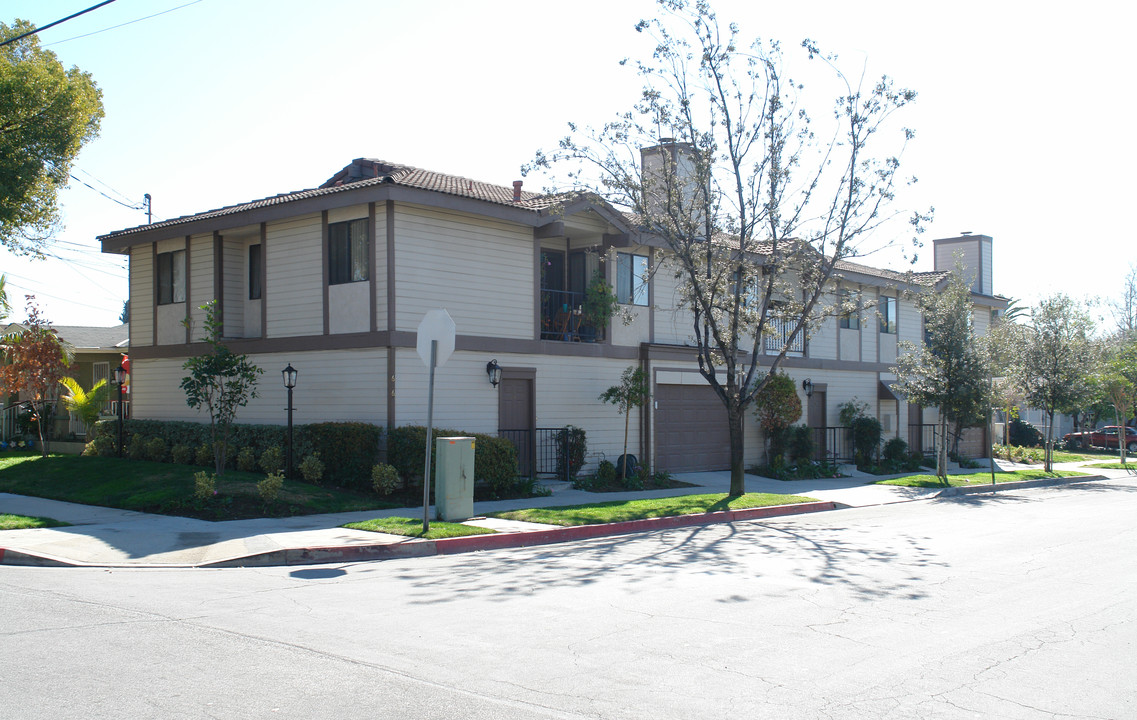 606 S Everett St in Glendale, CA - Building Photo