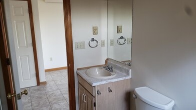 45 Birch St, Unit 2 in Attleboro, MA - Foto de edificio - Building Photo