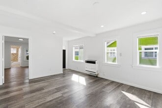 350 E 60th St in Los Angeles, CA - Building Photo - Building Photo