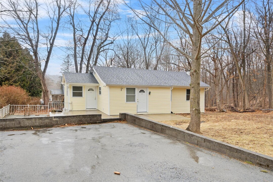 2 Poplar Trail in Monroe, NY - Building Photo