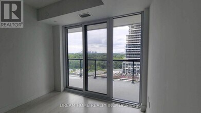 30 Inn On The Pk Dr in Toronto, ON - Building Photo - Building Photo