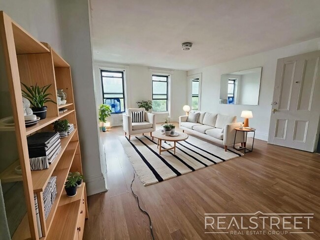 Charming 1 BED in Bed Stuy Brownstone!