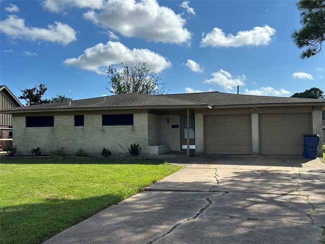 1905 19th Ave N in Texas City, TX - Building Photo - Building Photo