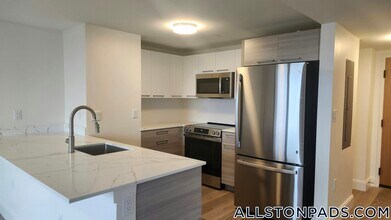 1079 Commonwealth Ave in Boston, MA - Building Photo - Building Photo