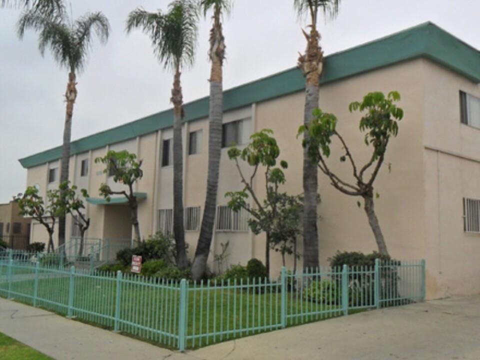 6119 Brynhurst Ave. in Los Angeles, CA - Foto de edificio