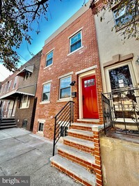 924 Mifflin St in Philadelphia, PA - Building Photo - Building Photo