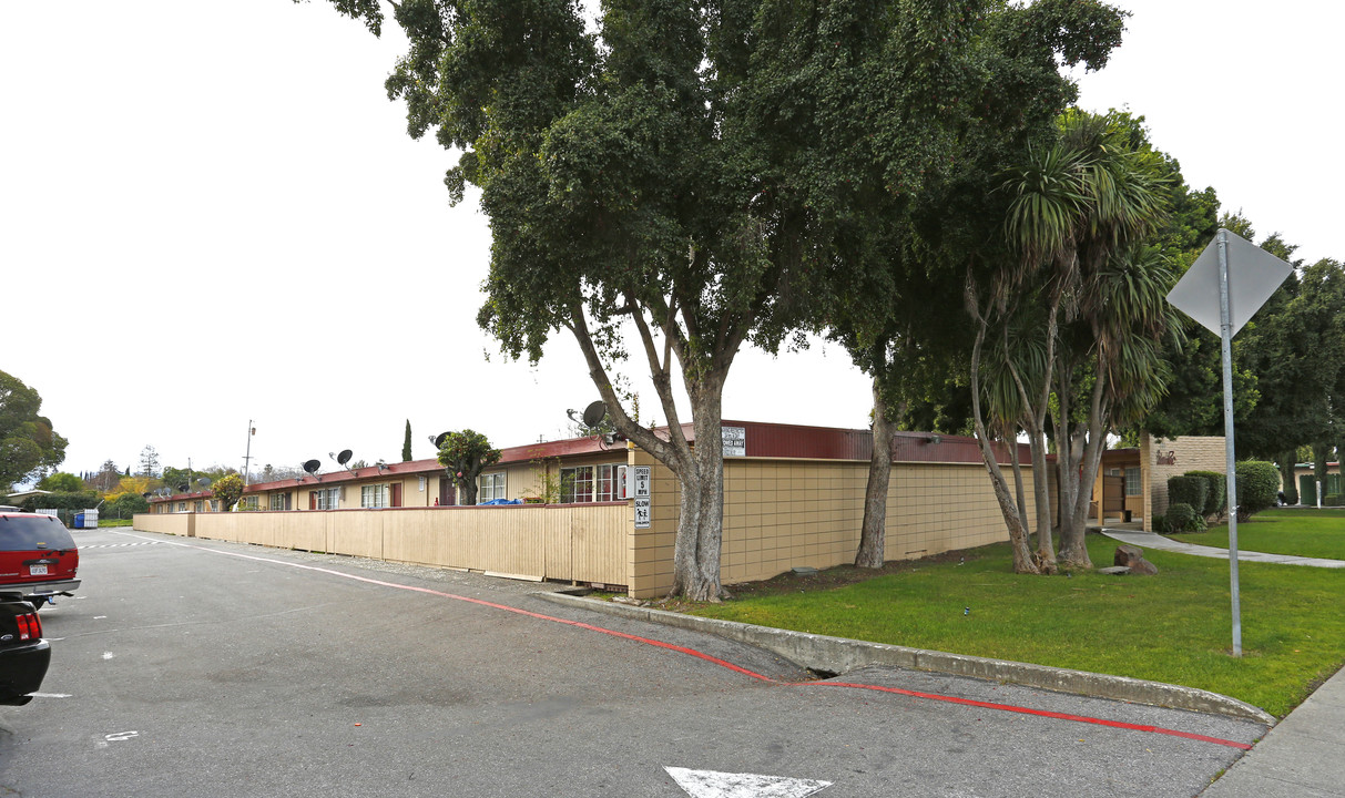 Eden Roc in Sunnyvale, CA - Building Photo