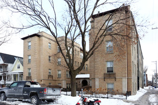 1733-1737 W Balmoral Ave Apartments