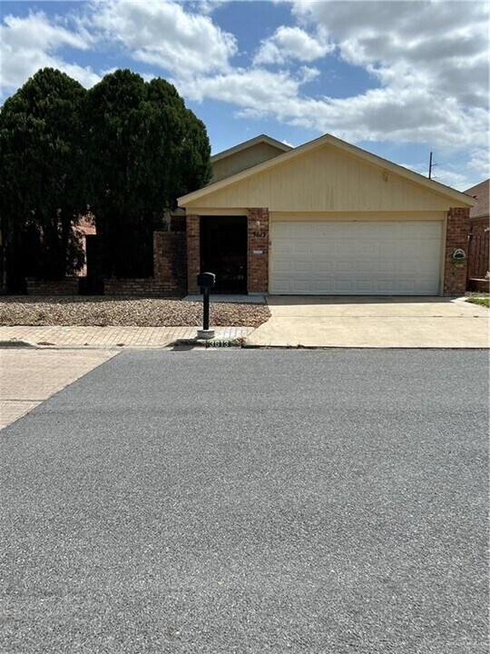 3613 Cedar Ave in McAllen, TX - Building Photo
