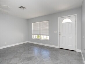 5569 Stephens Rd in Venice, FL - Building Photo - Building Photo