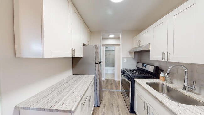 35-20 Leverich St in Queens, NY - Building Photo - Building Photo