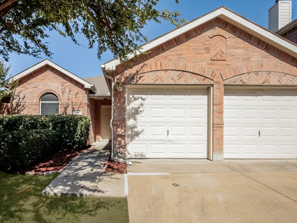 2413 Finch Dr in Mesquite, TX - Building Photo