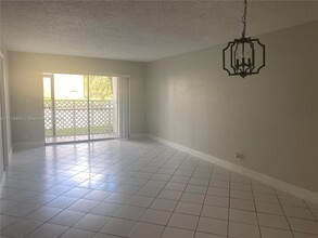 8051 S Colony Cir in Tamarac, FL - Building Photo - Building Photo