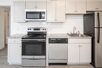 Piedmont Terrace in Birmingham, AL - Building Photo - Interior Photo