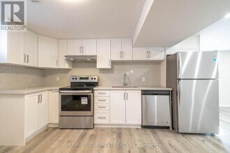 196 Upper Paradise Rd in Hamilton, ON - Building Photo - Building Photo