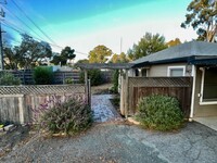 947 W Foothill Blvd in San Luis Obispo, CA - Foto de edificio - Building Photo