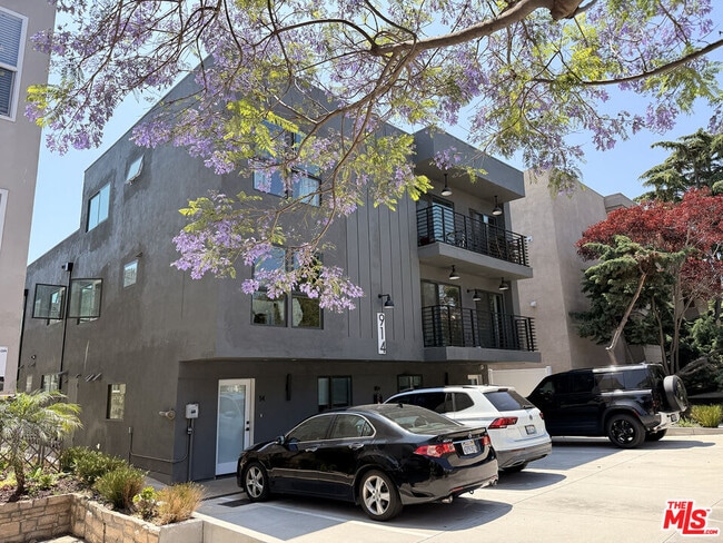 property at 914 7th St