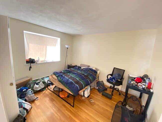 95 Gardner St, Unit 1 in Boston, MA - Foto de edificio - Building Photo