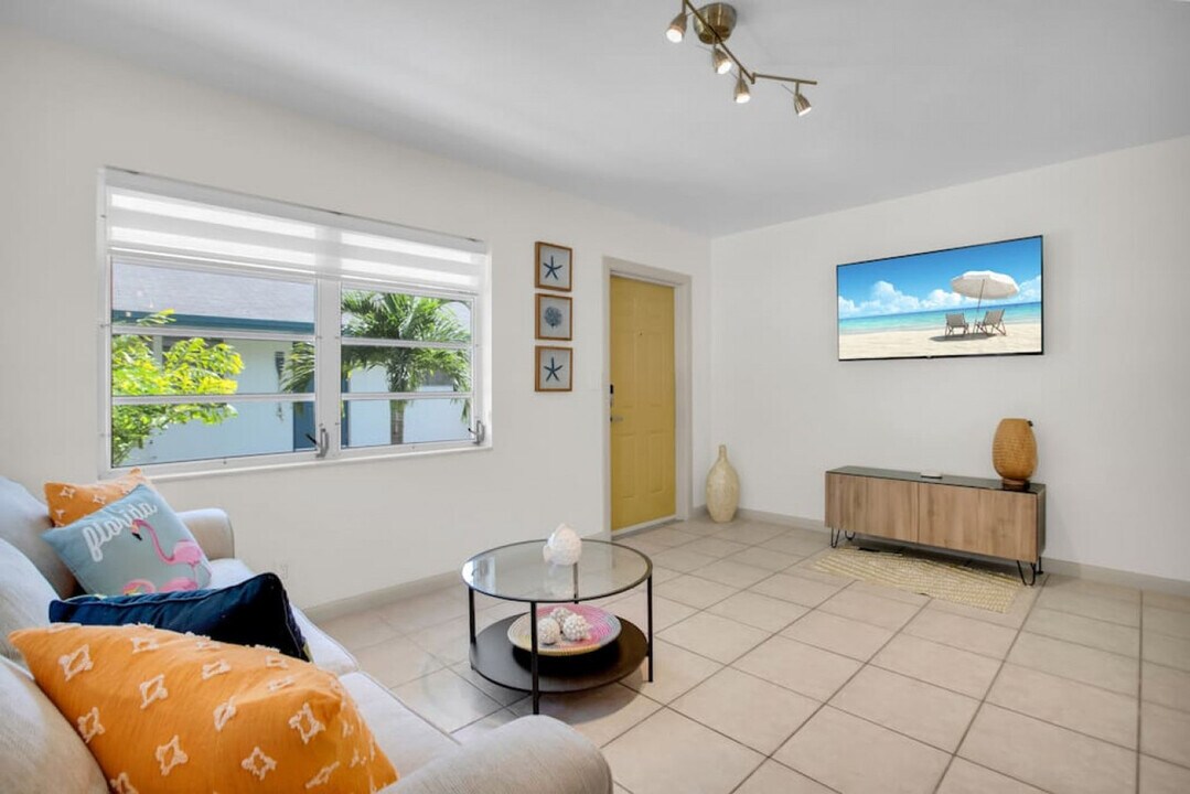 1850 SW 24th St in Fort Lauderdale, FL - Building Photo