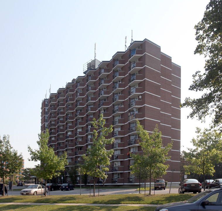 Robert J. Smith Apartments in Toronto, ON - Building Photo