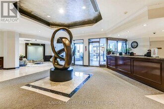 7825 Bayview Ave in Markham, ON - Building Photo - Building Photo