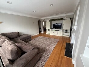 4820 Elm St in Skokie, IL - Building Photo - Building Photo