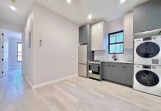 83 Beadel St, Unit 3B in Brooklyn, NY - Building Photo - Building Photo