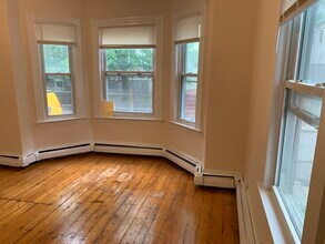 21 Dane Ave, Unit 1 in Somerville, MA - Foto de edificio - Building Photo