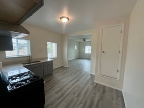 2715 1/2 Alsace Ave, Unit 2715 one half in Los Angeles, CA - Building Photo - Building Photo