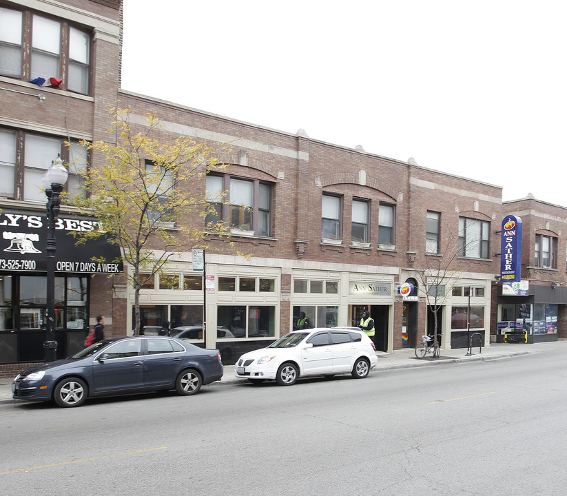 909 W Belmont Ave in Chicago, IL - Foto de edificio