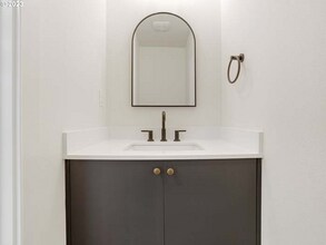 5605 N Lombard St in Portland, OR - Building Photo - Building Photo