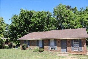 605 Plantation Way in Montgomery, AL - Building Photo