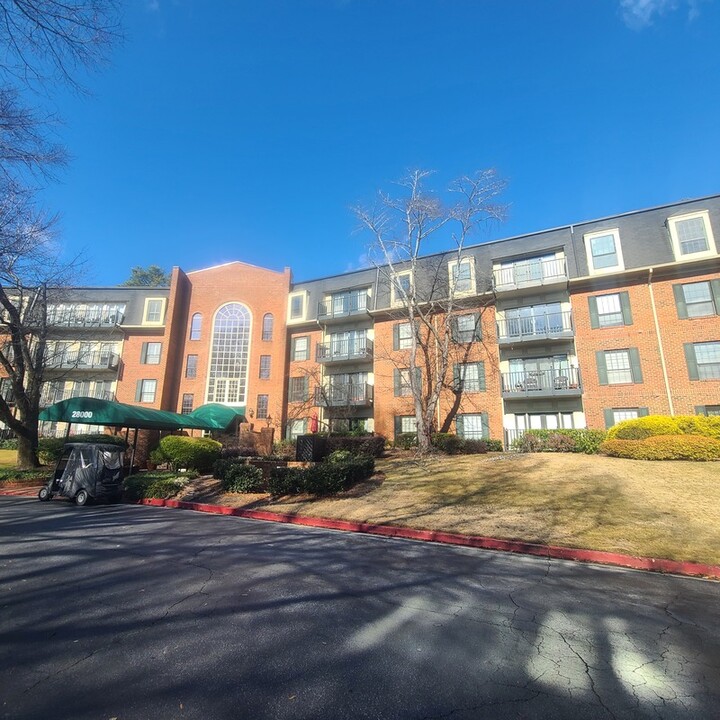 28302 Plantation Dr NE in Atlanta, GA - Building Photo