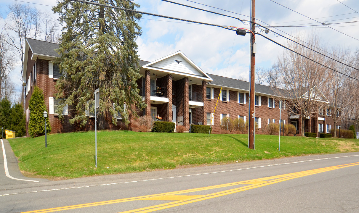 Cherry Arms in Delmar, NY - Foto de edificio