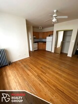 912 W Dakin St, Unit 319 Apartamentos