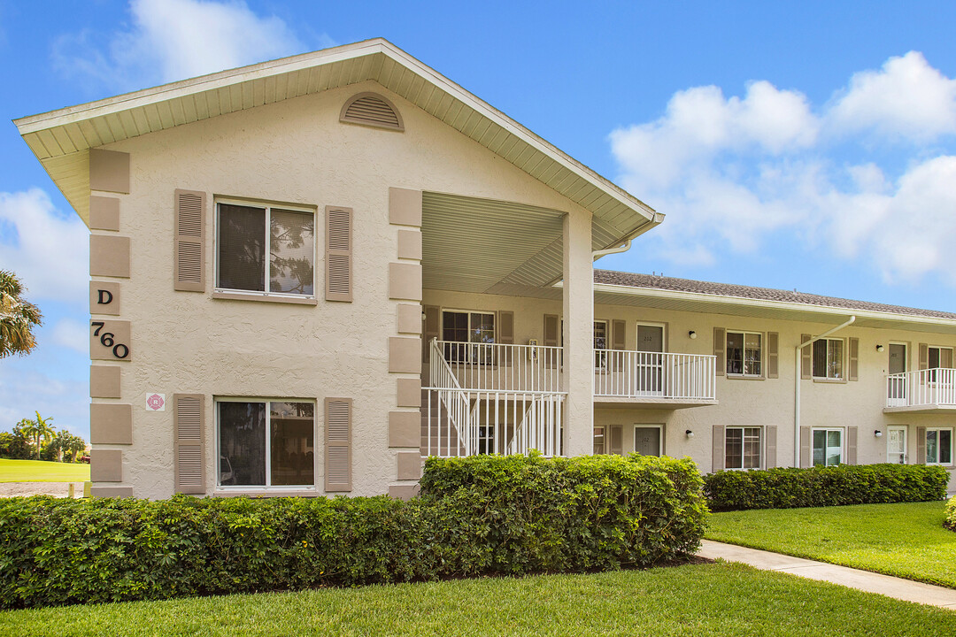 760 Augusta Blvd, Unit D202 in Naples, FL - Foto de edificio