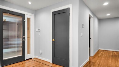 7757 Sand Point Way NE in Seattle, WA - Building Photo - Building Photo