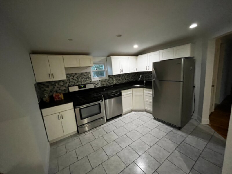 134 Scranton Ave in Lynbrook, NY - Building Photo