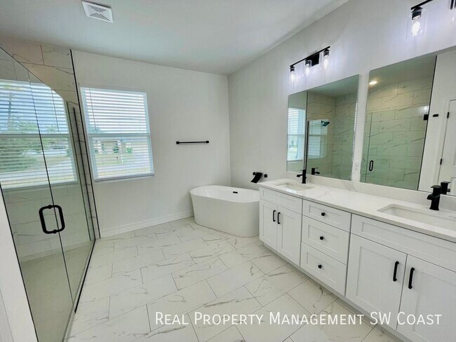 3457 NE 9th Ave in Cape Coral, FL - Building Photo - Building Photo