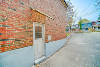 35 Bellhaven Rd in Toronto, ON - Building Photo - Building Photo