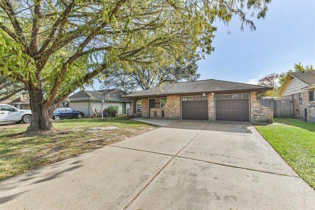 7623 Yellow Pine Dr in Houston, TX - Building Photo - Building Photo