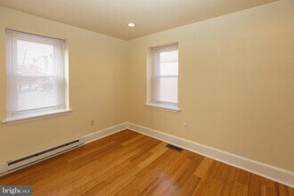 334 E Main St in Collegeville, PA - Foto de edificio - Building Photo