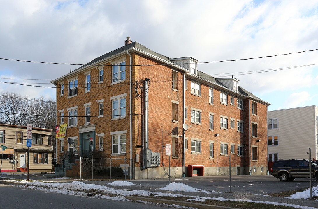166-172 Winnikee Ave in Poughkeepsie, NY - Building Photo