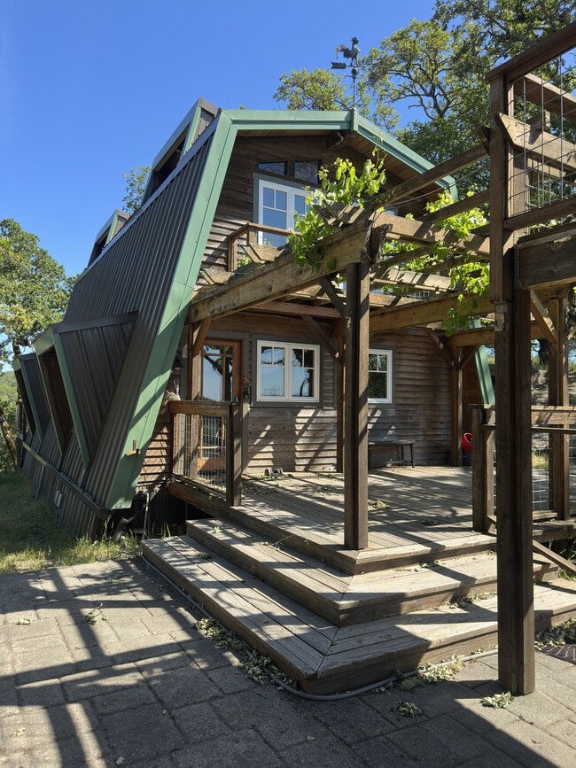 property at 2770 Leslie Rd