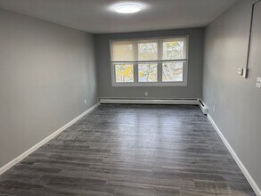 Hillside Gardens in Middletown, CT - Foto de edificio - Interior Photo